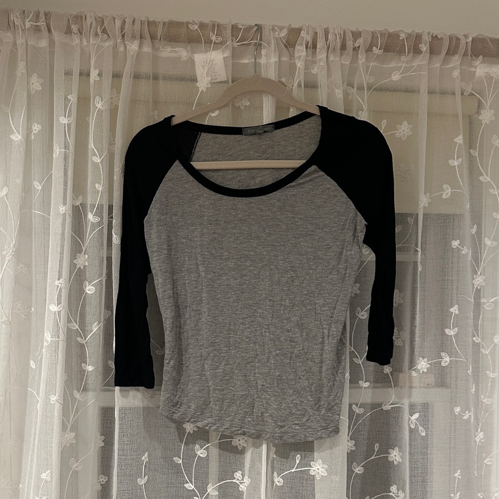 Urban outfitters t shirt!!! Like new size small